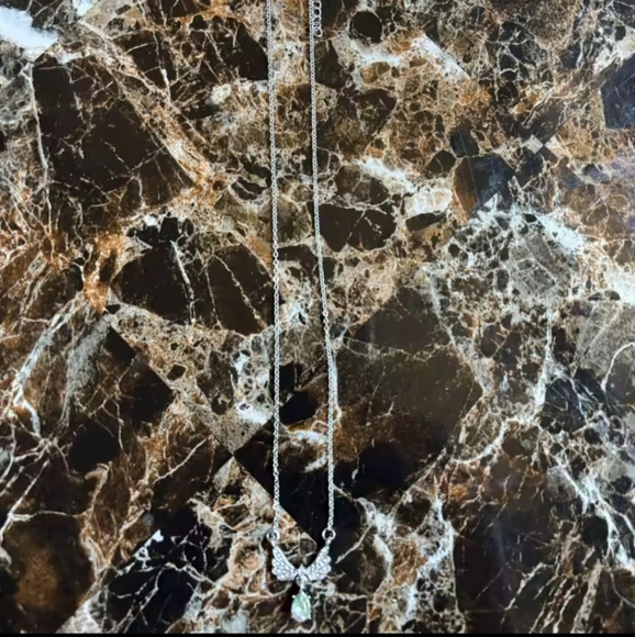 Freedom Wings 😇 Necklace - Picture 6 of 7